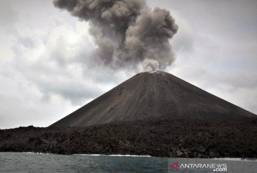 BMKG Sebut Potensi Tsunami di Gunung Anak Krakatau Mereda - GenPI.co