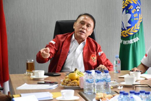 Iwan Bule Sebut Ada Kelompok yang Desak Dirinya Mundur dari PSSI - GenPI.co