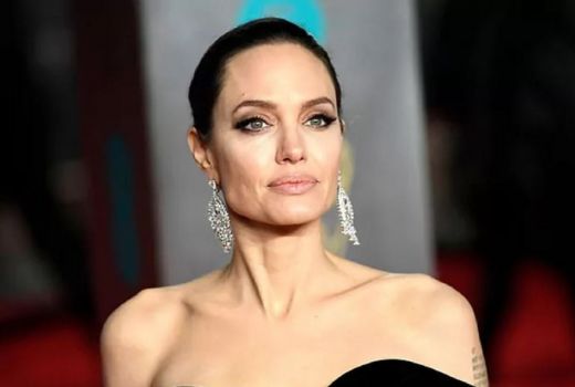 Mendadak Kunjungi Ukraina, Angelina Jolie Diserang Rudal Rusia - GenPI.co