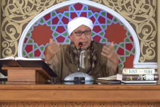 Kajian Buya Yahya: Hukum Wanita Memotong Rambut Saat Haid - GenPI.co