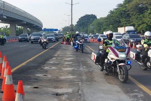 One Way dari Tol Jakarta-Cikampek, Ini Lalu Lintas yang Dialihkan - GenPI.co