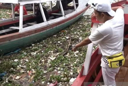 Bikin Geleng Kepala! Danau Cirata Penuh Sampah usai Libur Lebaran - GenPI.co