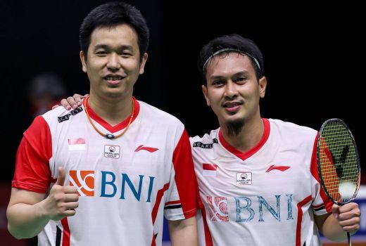 Jelang Kejuaraan Dunia, Mohammad Ahsan Pakai Pedang Zoro - GenPI.co