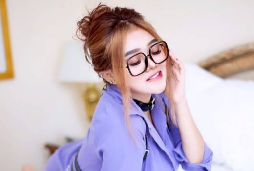 Bidadari Cantik TikTok, Suka Goyang dan Pose Gigit Bibir Bawah - GenPI.co