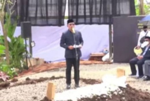 Ridwan Kamil Cerita Eril Khan di Pemakamam, Sungguh Terharu - GenPI.co