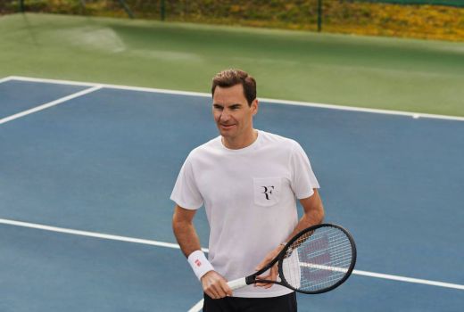 Gandeng Roger Federer, UNIQLO Hadirkan T-shirt Berlogo Ikonik RF - GenPI.co