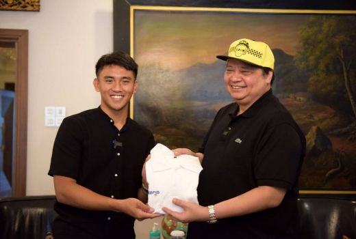 Pembalap Moto3 Mario Aji Menyambangi Menko Airlangga Hartarto - GenPI.co