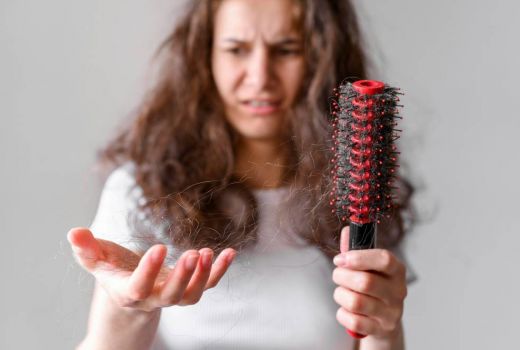 3 Ramuan Herbal Ampuh Atasi Rambut Rontok, Ada Kemiri - GenPI.co