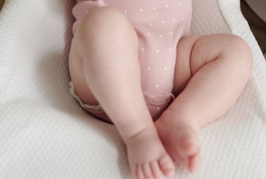 Ayah Asyik Main Facebook, Bayi Perempuan Tewas Tenggelam - GenPI.co