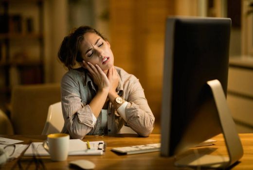 Tips Atasi Sakit Pinggang dan Leher Secara Alami, Mudah Banget! - GenPI.co