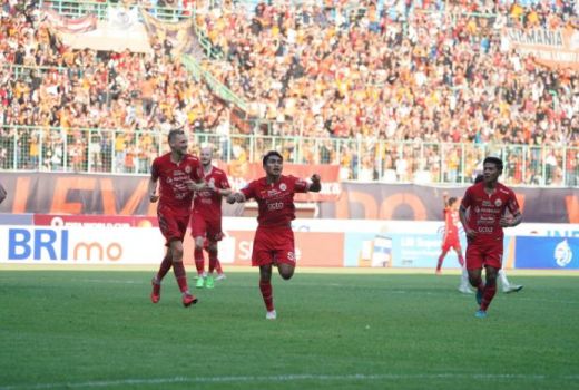 Riko Simanjuntak Bantah Ada Persaingan Saling Sikut di Persija - GenPI.co