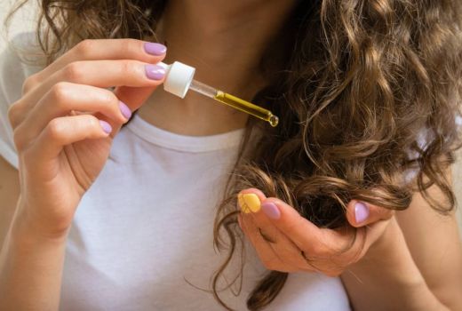 Di Bawah Rp 50 Ribu, 3 Vitamin Rambut Ini Ampuh Atasi Kerontokan - GenPI.co