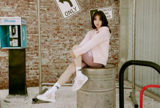 Gandeng IU, New Balance Hadirkan Koleksi XC-72 yang Stylish Minimalis - GenPI.co