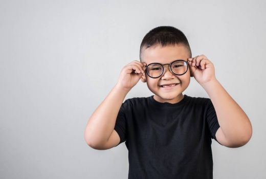Mata Minus pada Anak Bisa Sembuh? Ini Penjelasannya - GenPI.co