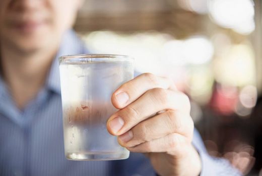 Benarkah Minum Air Dingin Bikin Badan Gemuk? Begini Penjelasan Ahli Gizi - GenPI.co