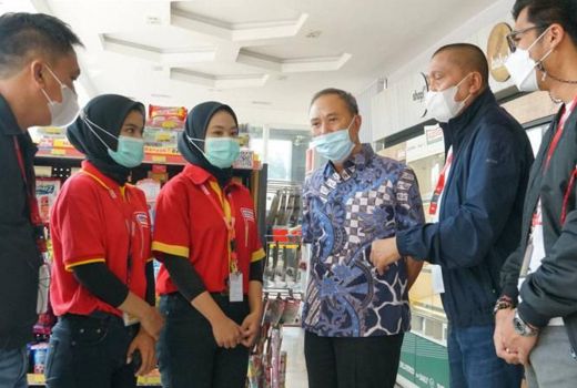 Lawan Pencuri Cokelat, Karyawan Alfamart Naik Pangkat - GenPI.co
