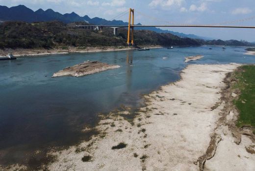 Sungai Yangtse di China Surut, Rahasia yang Tersembunyi di Kedalamannya pun Terkuak - GenPI.co