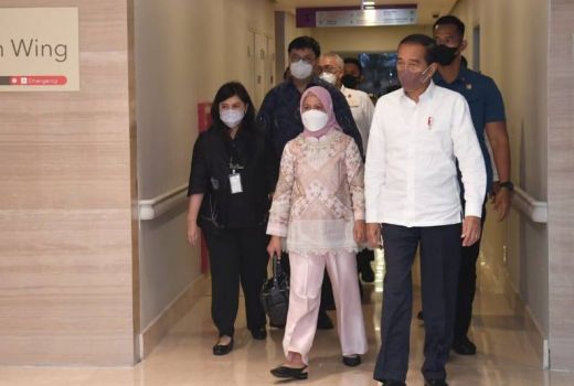 Momen Bahagia Jokowi Sambut Cucu Kelima, Selamat! - GenPI.co
