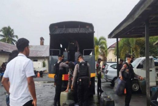 Penimbun BBM Jenis Pertalite Ditangkap, Ini Barang Buktinya! - GenPI.co