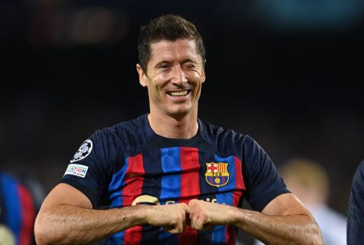 Manchester United Ketiban Sial Lawan Barcelona, Lewandowski Tersenyum - GenPI.co