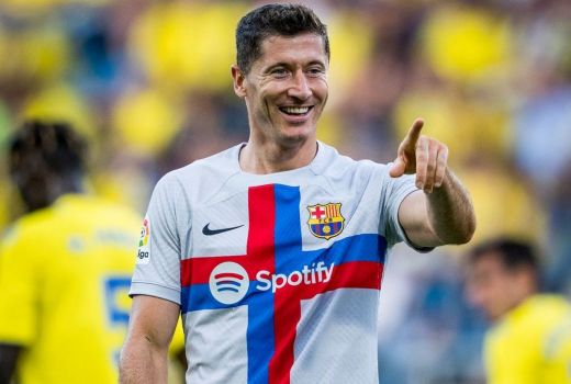 Raih Trofi Pichichi di Musim Perdana, Robert Lewandowski Selevel Ronaldo - GenPI.co