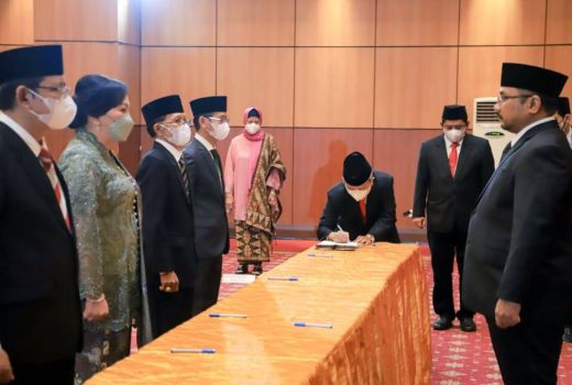 Menag Yaqut Lantik Prof I Nengah Duija Sebagai Dirjen Bimas Hindu Kemenag - GenPI.co
