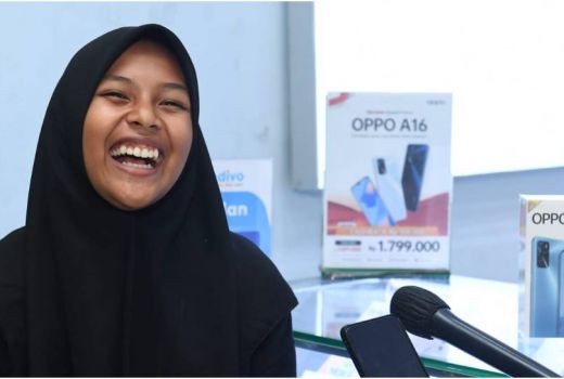 Pelajar SMA di Sulteng Kejar Presiden, Terjatuh Hingga Dapat HP dari Jokowi - GenPI.co