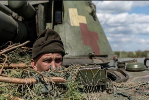 Pasukan Zelenskyy Hadapi Serangan Gabungan Rusia di Ukraina Timur - GenPI.co