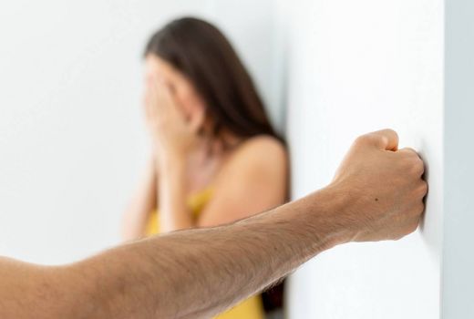 Jika Pasangan Melakukan Kekerasan, Lakukan Hal Ini agar Tidak Ada Rasa Penyesalan - GenPI.co