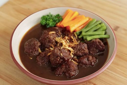 Resep Semur Bola Daging, Bisa untuk Menu MPASI - GenPI.co