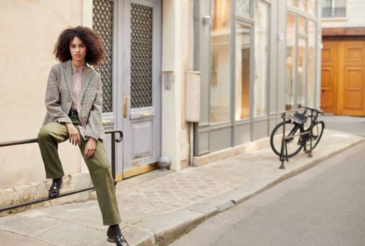 Cantik Playful, Intip Koleksi Terbaru UNIQLO Bergaya Parisian - GenPI.co