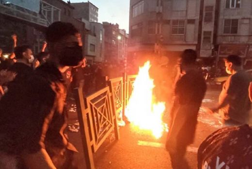 Pasca-bentrokan Mematikan di Iran, Pejabat Senior Polisi Kena Batunya - GenPI.co