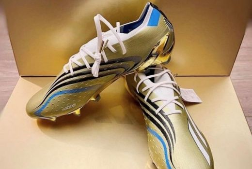 Silau, Sepatu Emas Lionel Messi untuk Piala Dunia 2022 Seharga Rp4 Juta - GenPI.co