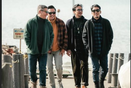 Modisnya Koleksi Outfit Hangat UNIQLO, Cocok Dipakai Traveling di Musim Hujan - GenPI.co