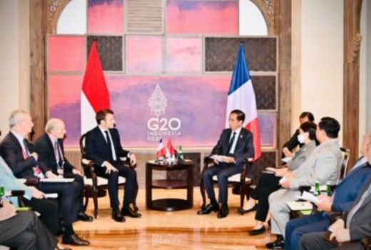 Berbincang di KTT G20, Jokowi dan Macron Bahas Pertahanan Kedua Negara - GenPI.co