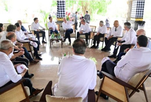 Serba Putih, Tengok Hangatnya Pemimpin Dunia G20 Ngobrol di Pendopo - GenPI.co
