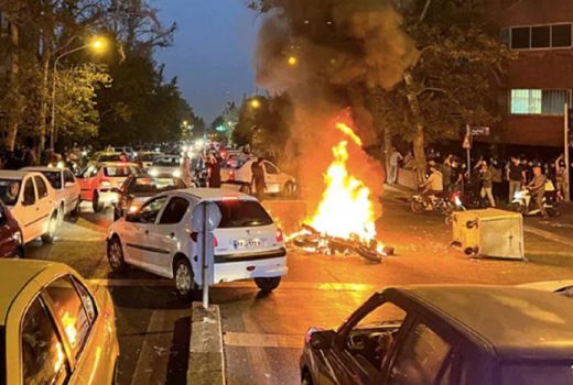 Dar Der Dor! Garda Revolusi Iran Tembak Anggota Keluarga Demonstran Protes Antihijab - GenPI.co