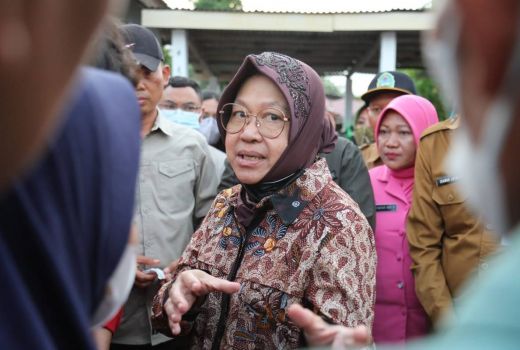 Mensos Tri Rismaharini Gerak Cepat Bantu Korban Gempa Cianjur - GenPI.co