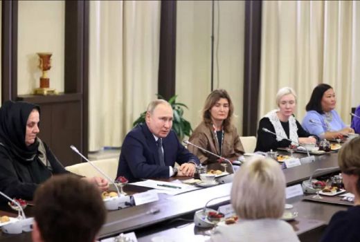 Vladimir Putin Bertemu Ibu Para Tentara Rusia - GenPI.co