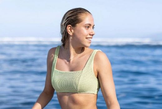 Bidadari Tahiti, Peselancar Cantik Penakluk Ombak Raksasa - GenPI.co