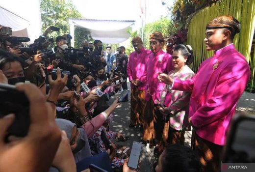 Iriana Jokowi dan Bestie Reunian, Kaesang: Pengantinnya Nggak Diajak Foto - GenPI.co