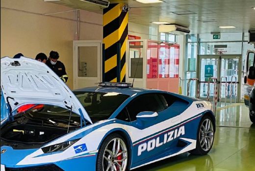 Biar Cepat Sampai, Polisi Antar Ginjal Pakai Lamborghini - GenPI.co