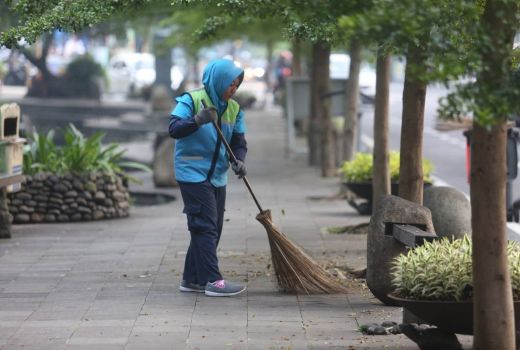427 Petugas dan 16 Truk Siap Tangani Sampah Perayaan Malam Tahun Baru di Bandung - GenPI.co