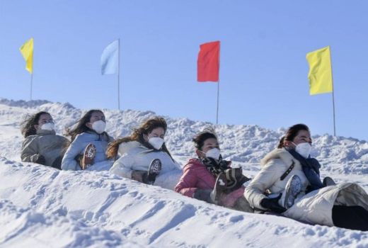 Ampun, Suhu! Nenek 87 Tahun di China Jago Main Ski - GenPI.co