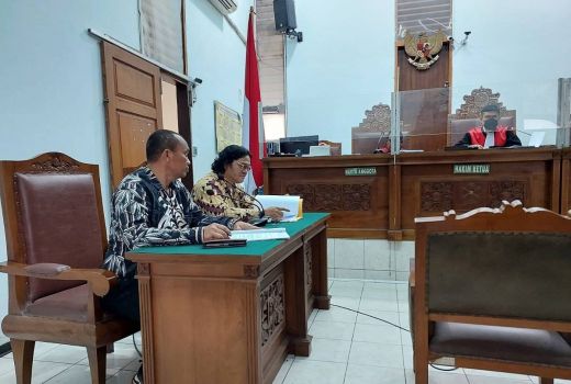 Amstrong Sesalkan 3 Tergugat Tak Hadiri Sidang Pembacaan Gugatan Sengketa Waris - GenPI.co