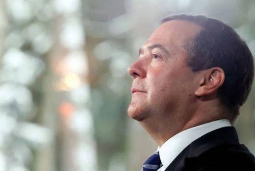 Mantan Presiden Rusia Sarankan Perdana Menteri Jepang Bunuh Diri - GenPI.co