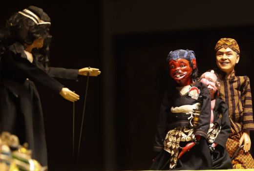 Apresiasi Pelaku Kesenian, Ganjar Muda Padjajaran Gelar Wayang Golek - GenPI.co