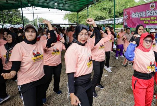 Mak Ganjar Ajak Hidup Sehat, Ribuan Emak-emak Bandung Semringah - GenPI.co