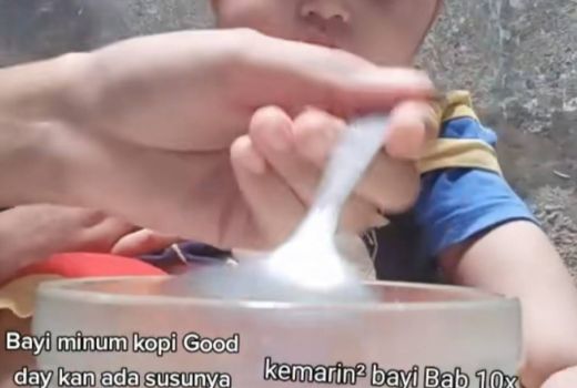 Viral Bayi Dikasih Kopi, Ibu Senang Anaknya BAB 9 Kali Sehari - GenPI.co
