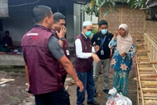 Nenek Live Mandi Lumpur Viral di TikTok Banjir Rezeki Nomplok - GenPI.co